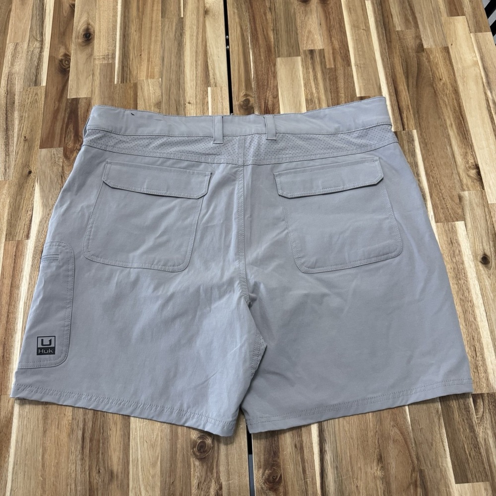 Huk Next Level Shorts Mens 2XL Gray Performance Fishing Cargo Stretch 7" Inseam